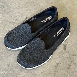 Skechers Goga Max Canvas slip on, women's 8.5M